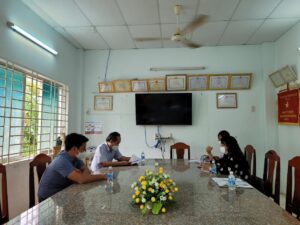 Hình ảnh Nhóm nghiên cứu trao đổi với cán bộ TTYT huyện Ninh Hải, tỉnh Ninh Thuận